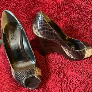 Carlos Santana size 6 Peep-toe Heels